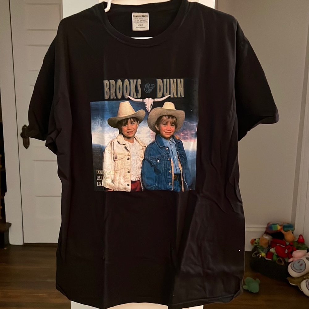 Mary Kate and Ashley “Brooks & Dunn” t-shirt